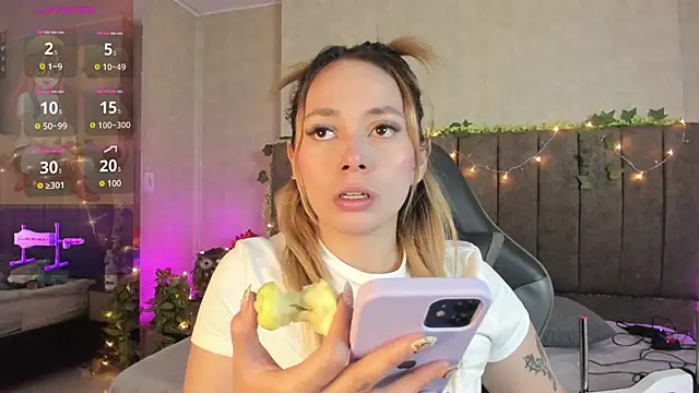 Snapshot of LanaMills_ chatting on February 18, 2026, 5:16 am LanaMills online show from February 18, 2026, 5:16 am