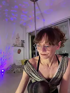 Chris06d22xh online show from April 7, 2026, 7:37 pm