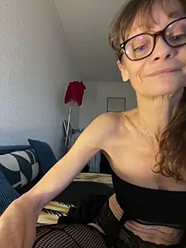 Chris06d22xh online show from December 14, 2025, 4:01 pm