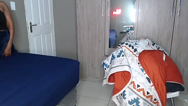 Lunalee online show from November 26, 2025, 11:49 pm