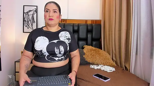 GiorgineTaylor online show from October 21, 2025, 11:09 am