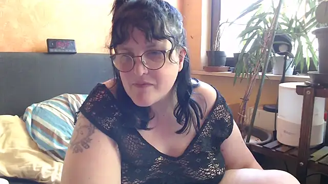 Snapshot of ladyfrombonn chatting on April 19, 2026, 2:07 pm ladyfrombonn online show from April 19, 2026, 2:07 pm