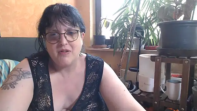 Snapshot of ladyfrombonn chatting on May 12, 2026, 2:12 pm ladyfrombonn online show from May 12, 2026, 2:12 pm