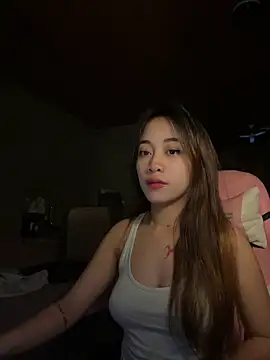 Yummiiieee28 online show from November 5, 2025, 8:23 pm