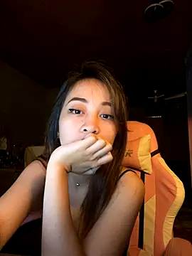 Yummiiieee28 online show from November 4, 2025, 12:03 am