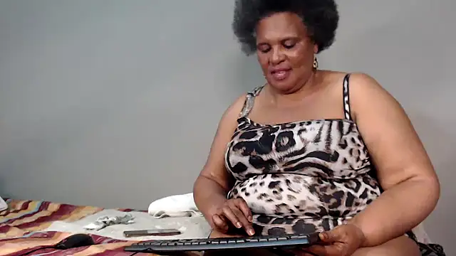 GrandBustyMelon online show from September 18, 2025, 8:01 pm