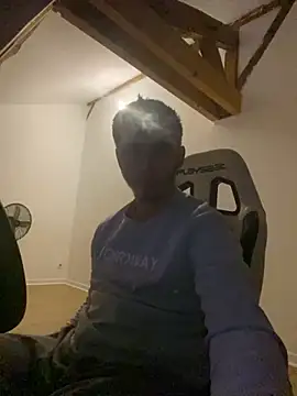 coupleamateurfun23 online show from December 4, 2025, 8:08 pm