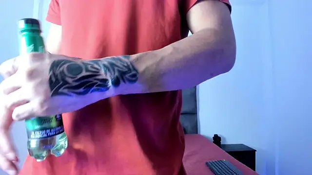 Snapshot of wyatt_3 chatting on November 13, 2025, 11:36 am wyatt 3 online show from November 13, 2025, 11:36 am