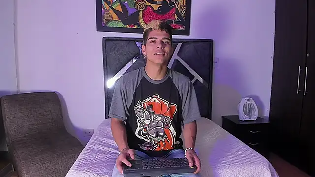 Snapshot of wyatt_3 chatting on October 9, 2025, 11:33 am wyatt 3 online show from October 9, 2025, 11:33 am