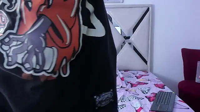 Snapshot of wyatt_3 chatting on November 25, 2025, 12:05 pm wyatt 3 online show from November 25, 2025, 12:05 pm