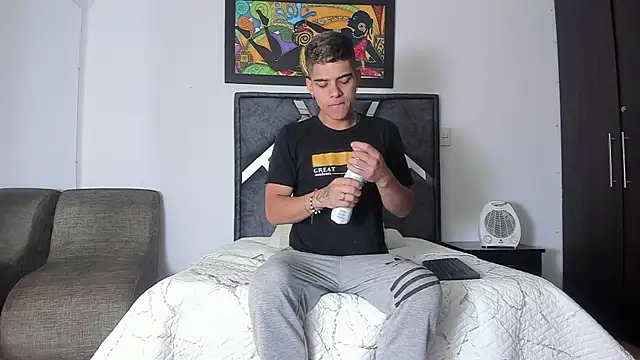 Snapshot of wyatt_3 chatting on October 29, 2025, 12:15 pm wyatt 3 online show from October 29, 2025, 12:15 pm