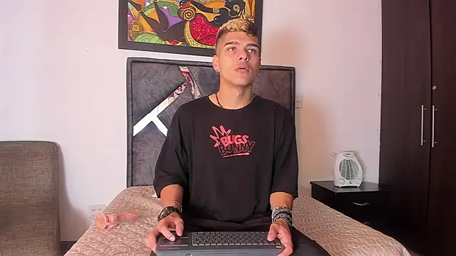 Snapshot of wyatt_3 chatting on October 13, 2025, 12:18 pm wyatt 3 online show from October 13, 2025, 12:18 pm