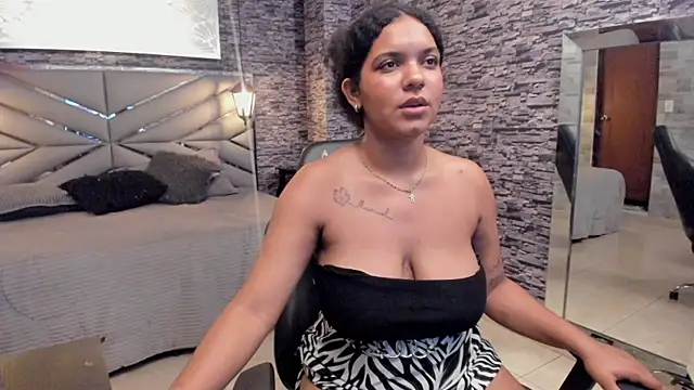 Snapshot of BellyBigBoobs chatting on October 10, 2025, 3:18 am BellyBigBoobs online show from October 10, 2025, 3:18 am