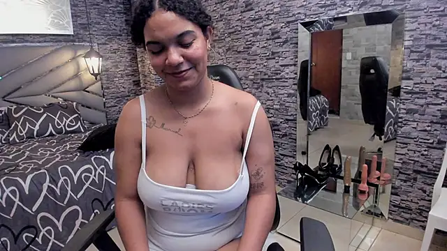 BellyBigBoobs online show from December 14, 2025, 8:09 am