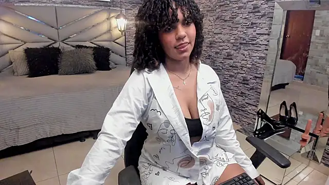 Snapshot of BellyBigBoobs chatting on November 19, 2025, 3:45 pm BellyBigBoobs online show from November 19, 2025, 3:45 pm