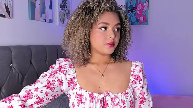 isajonnes18 online show from October 27, 2025, 11:27 pm