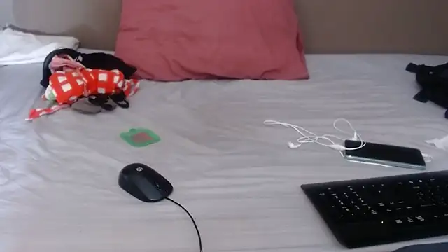 TALLHORNYBEAR online show from September 26, 2025, 4:08 am