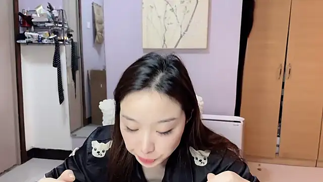 Y2Luvk online show from November 4, 2025, 9:29 pm