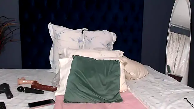 PrettyBoobsxx42 online show from December 18, 2025, 4:33 pm