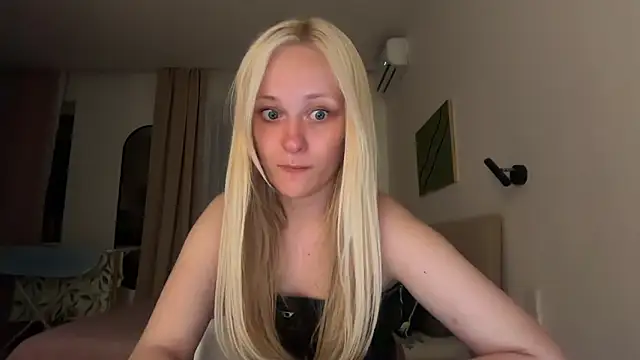 Snapshot of HeyMonkey_ chatting on June 7, 2026, 6:35 pm HeyMonkey online show from June 7, 2026, 6:35 pm