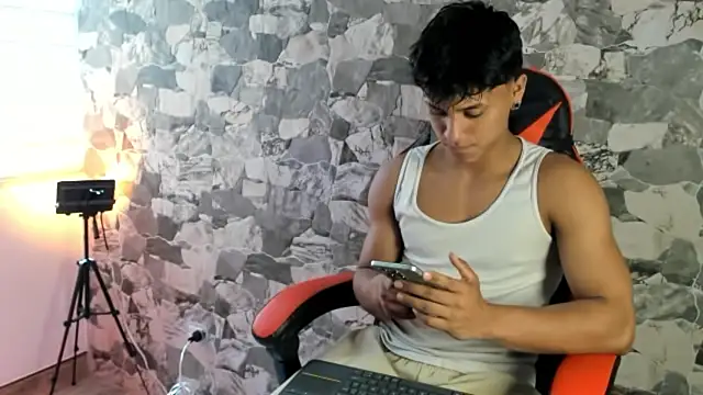 Snapshot of ZYZZ1312 chatting on June 26, 2026, 6:58 pm ZYZZ1312 online show from June 26, 2026, 6:58 pm