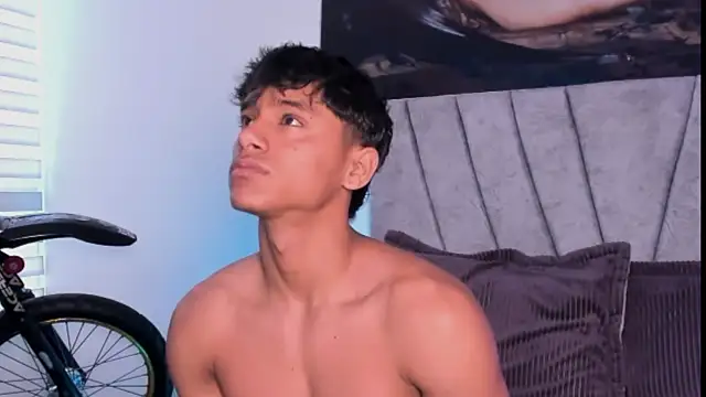 ZYZZ1312 online show from November 11, 2025, 5:08 pm