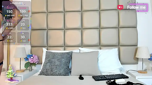 Snapshot of MiaMillers1 chatting on December 2, 2025, 11:23 am MiaMillers1 online show from December 2, 2025, 11:23 am