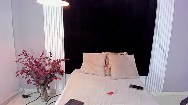 MONIK FOX CR online show from October 15, 2025, 7:55 pm