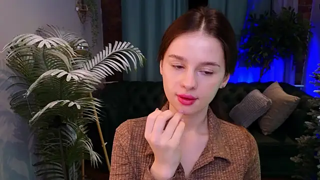 Olivia Farrell online show from November 29, 2025, 12:38 pm