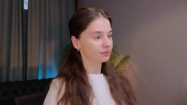 Olivia Farrell online show from September 26, 2025, 12:34 pm