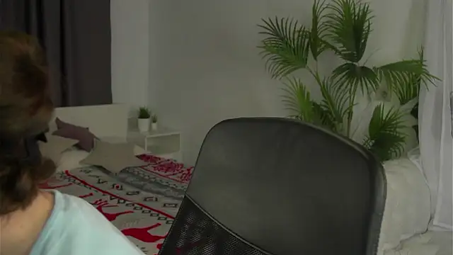 Olivia Farrell online show from February 4, 2026, 12:55 pm