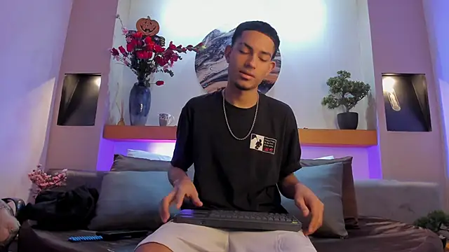 Adonis WB online show from October 11, 2025, 8:32 pm