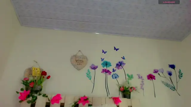 Eemily - online show from September 23, 2025, 5:25 am