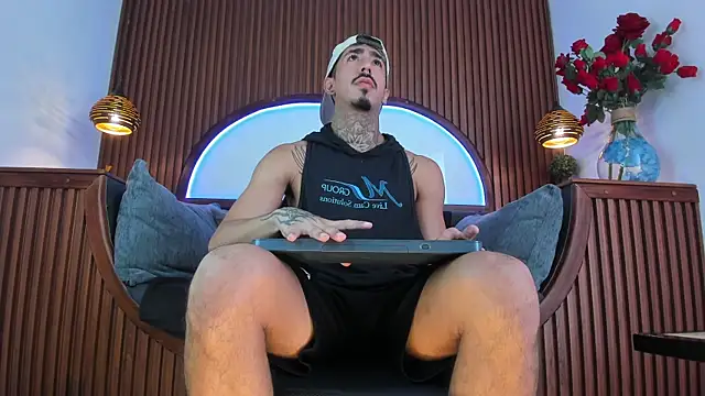 Donovan Desmond online show from November 5, 2025, 8:23 pm