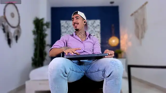 Donovan Desmond online show from October 15, 2025, 3:20 pm