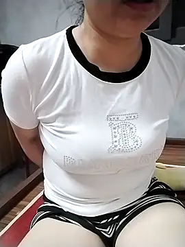 Mie rose online show from October 14, 2025, 1:01 pm