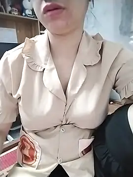 Mie rose online show from November 8, 2025, 3:04 pm