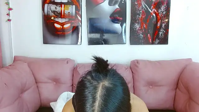 Miahotcs1 online show from April 11, 2026, 4:32 pm