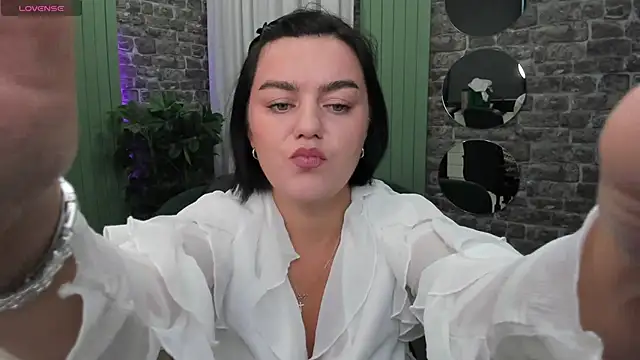 moodberry online show from October 22, 2025, 6:57 am