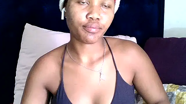 BUNNYCHOWX28 online show from December 5, 2025, 11:09 am