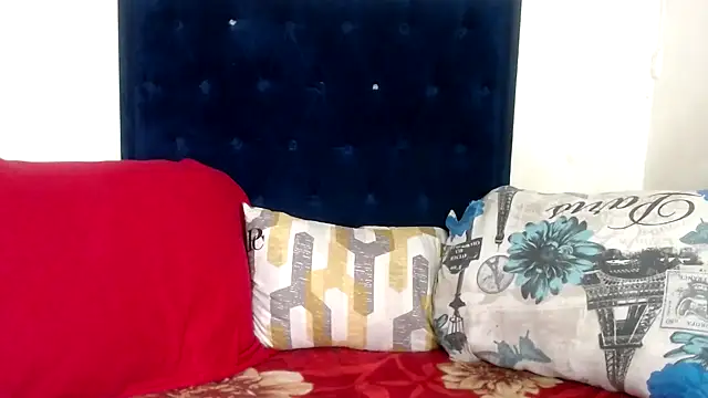 BUNNYCHOWX28 online show from February 3, 2026, 4:01 pm