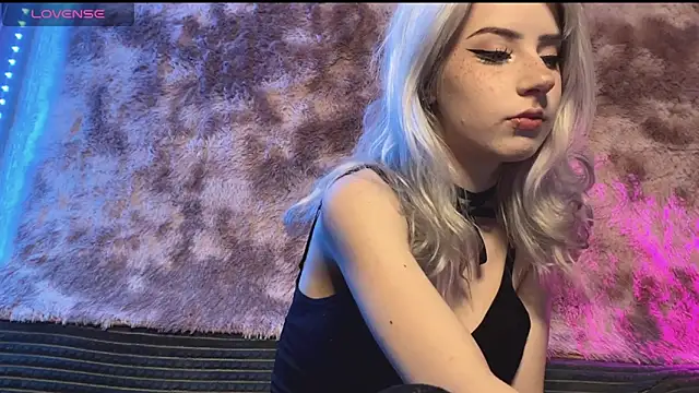 snowy lisa online show from April 10, 2026, 4:47 pm