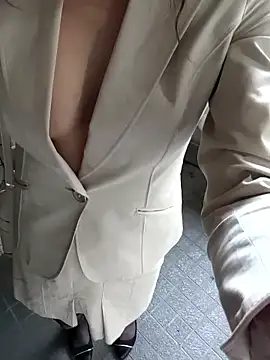 pink-mai online show from April 27, 2026, 7:39 am