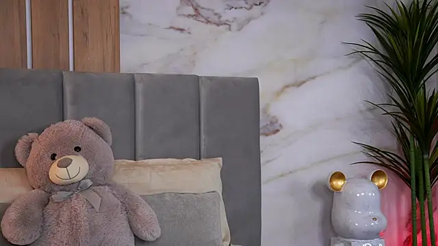 EllyLynn online show from November 11, 2025, 7:30 pm