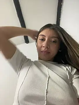 Sara-cooper2 online show from May 11, 2026, 2:45 pm