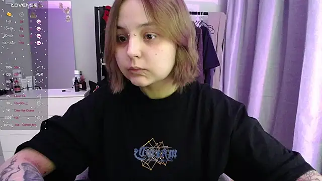 Snapshot of vendymories chatting on February 3, 2026, 11:59 am vendymories online show from February 3, 2026, 11:59 am