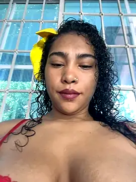 Snapshot of SophieD chatting on September 13, 2025, 12:27 pm SophieD online show from September 13, 2025, 12:27 pm