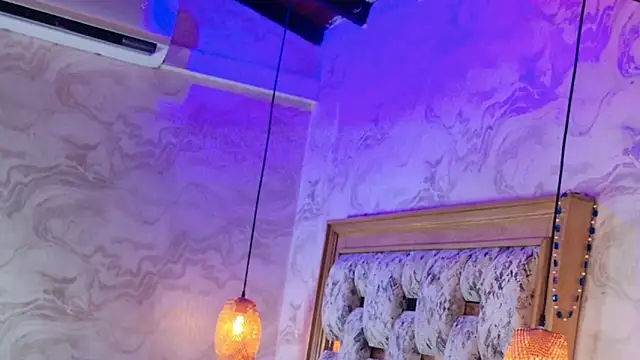 julyana mendez online show from October 22, 2025, 8:30 pm