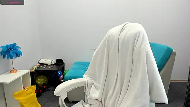 juliamurr 18 online show from November 13, 2025, 1:20 am