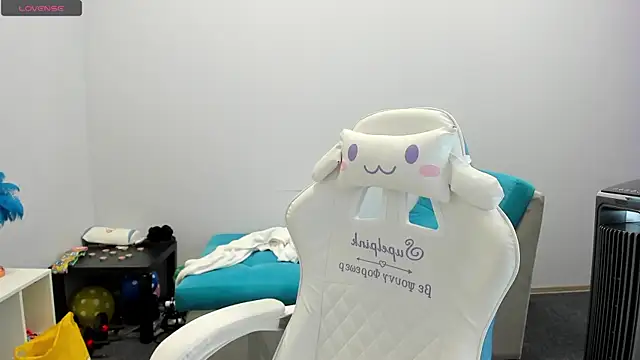 juliamurr 18 online show from November 18, 2025, 2:05 am